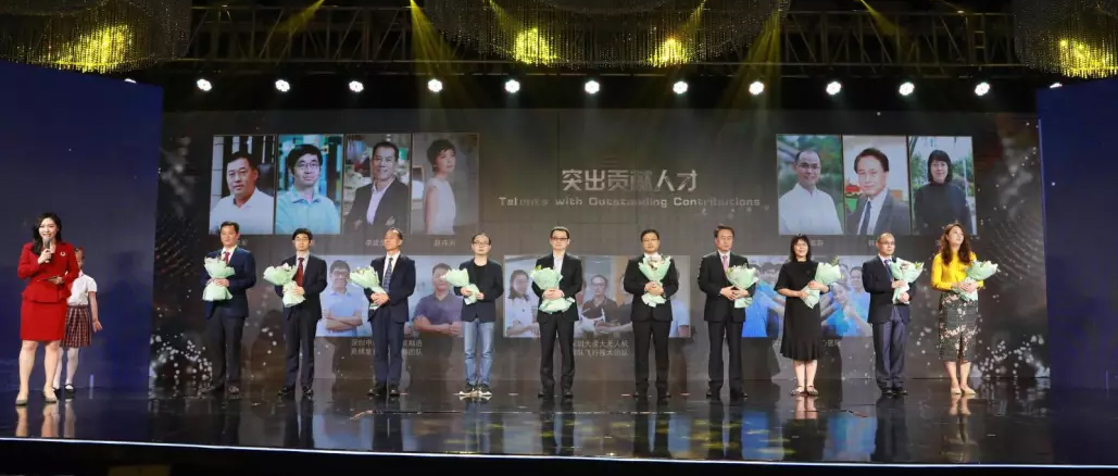 用一朵棉花改变天下，，，，，，，，银河集团官网董事长李建全获龙华“突出孝顺人才”奖