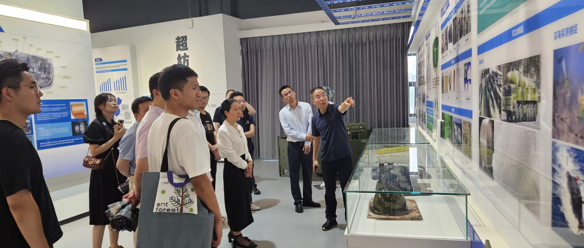 中南医院旅行银河集团官网立异研究院相助高校武汉纺织大学，，，，，，共探医纺团结立异之路